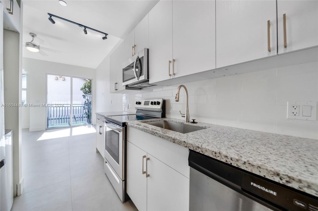 最近租的: $1,750 (0 贝兹, 1 浴室, 455 平方英尺)