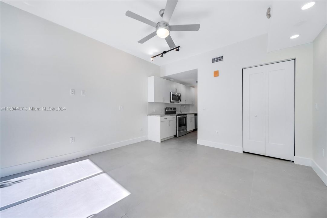 最近租的: $1,750 (0 贝兹, 1 浴室, 455 平方英尺)