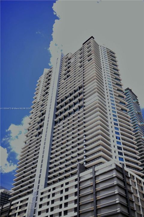 Active With Contract: $2,900 (1 beds, 1 baths, 672 Square Feet)