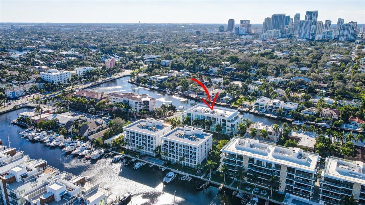 Walking distance to Las Olas & downtown.