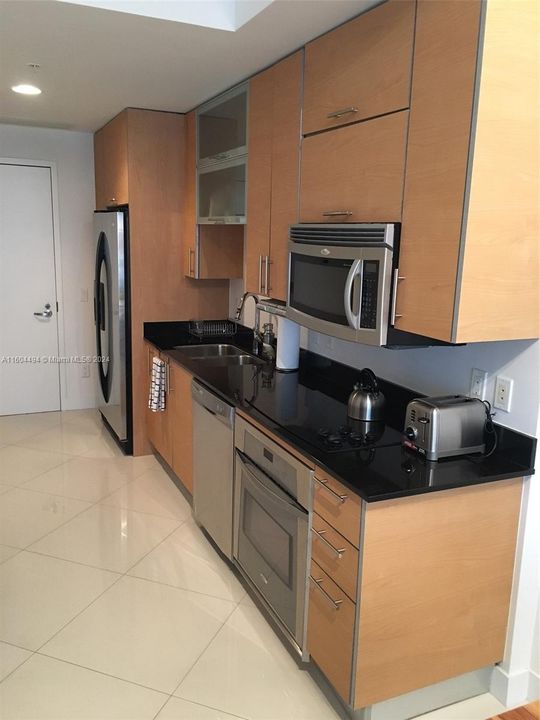 For Rent: $3,100 (1 beds, 1 baths, 785 Square Feet)