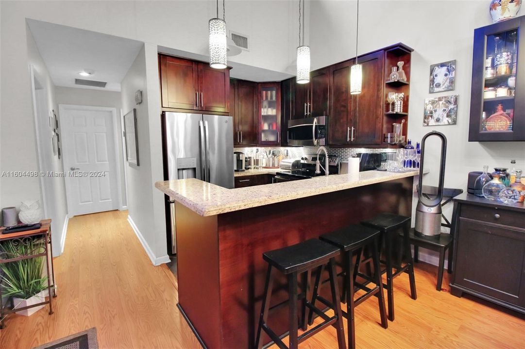 For Sale: $489,900 (2 beds, 2 baths, 915 Square Feet)