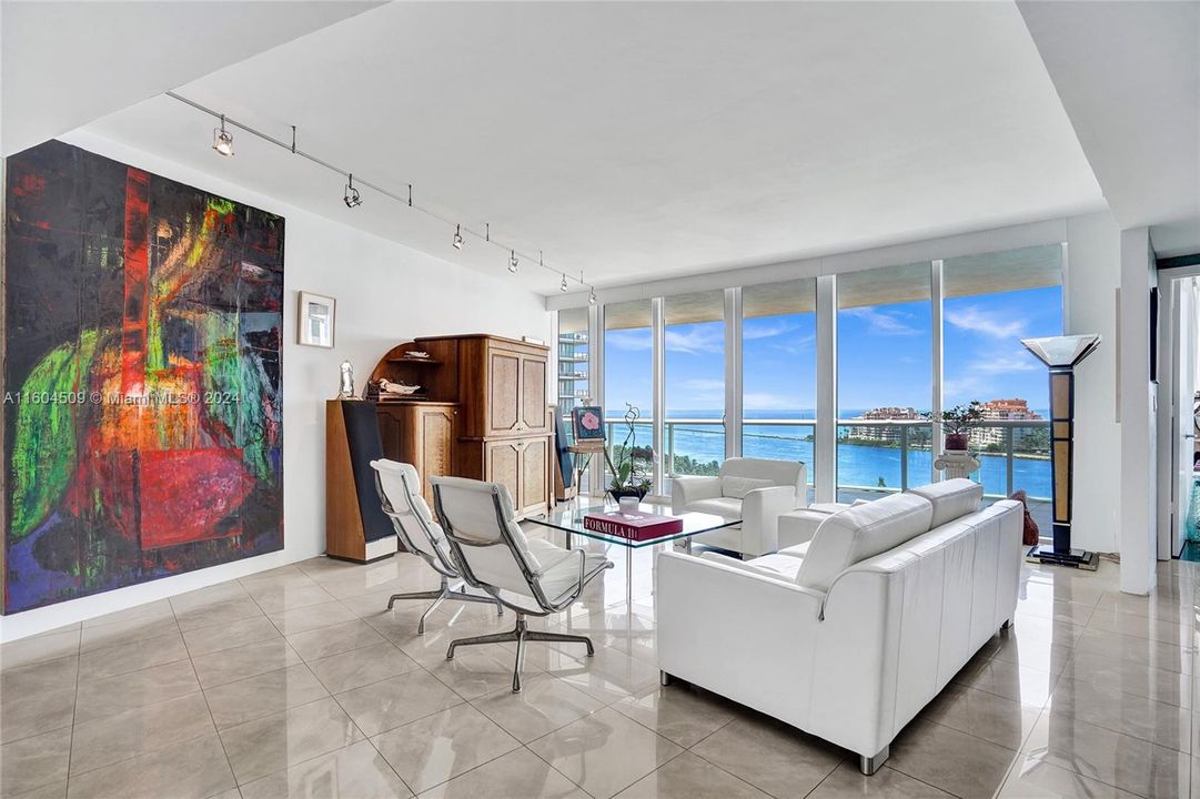 Recently Sold: $3,950,000 (3 beds, 3 baths, 2190 Square Feet)