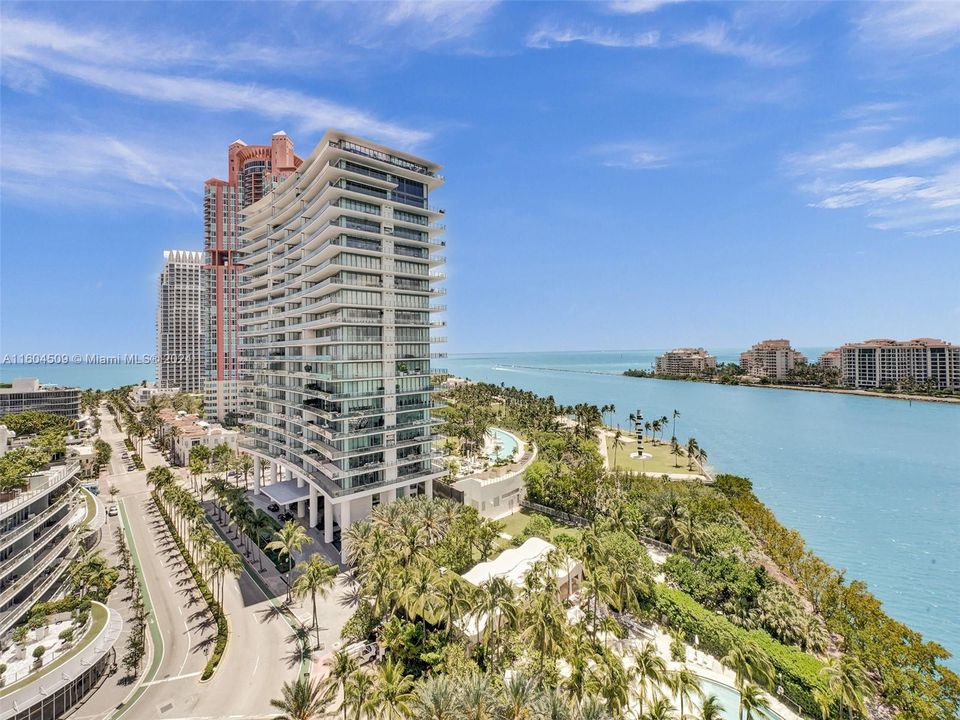 Active With Contract: $3,950,000 (3 beds, 3 baths, 2190 Square Feet)