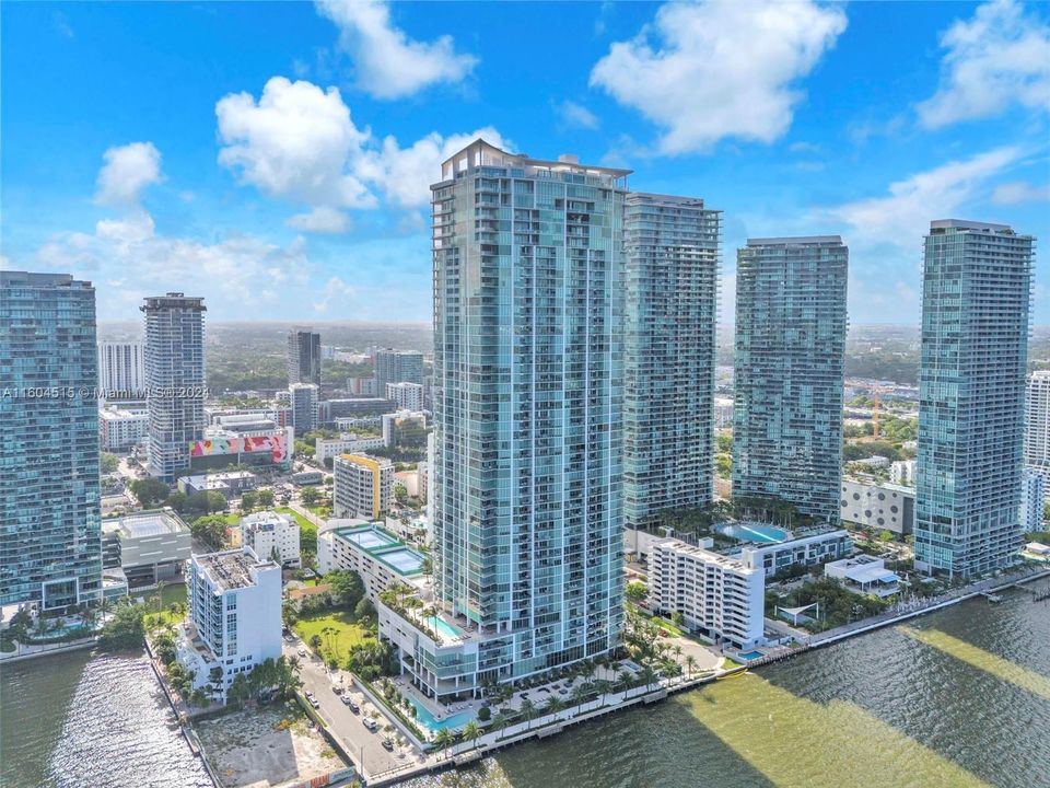 Recently Sold: $799,000 (2 beds, 2 baths, 912 Square Feet)