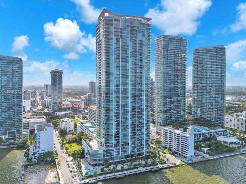 Recently Sold: $799,000 (2 beds, 2 baths, 912 Square Feet)