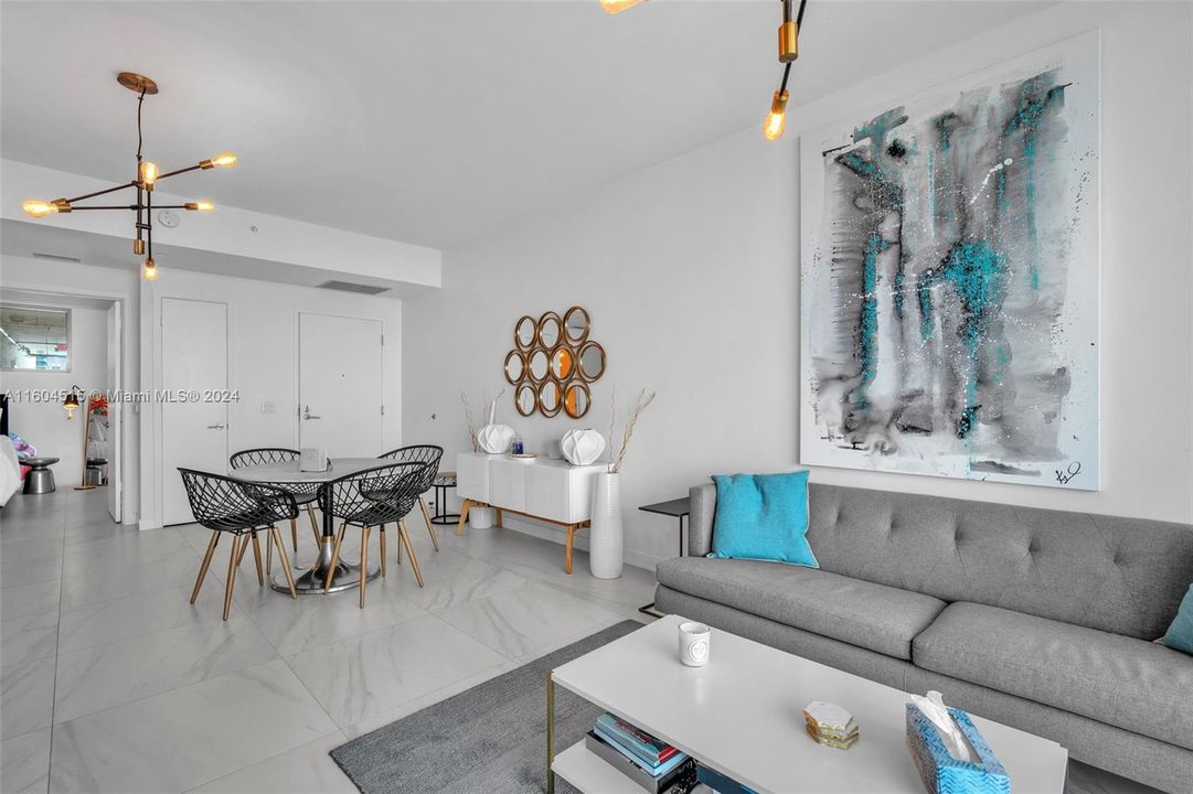 Recently Sold: $799,000 (2 beds, 2 baths, 912 Square Feet)