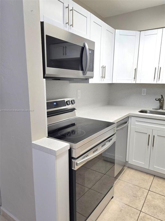 For Rent: $1,950 (1 beds, 1 baths, 560 Square Feet)