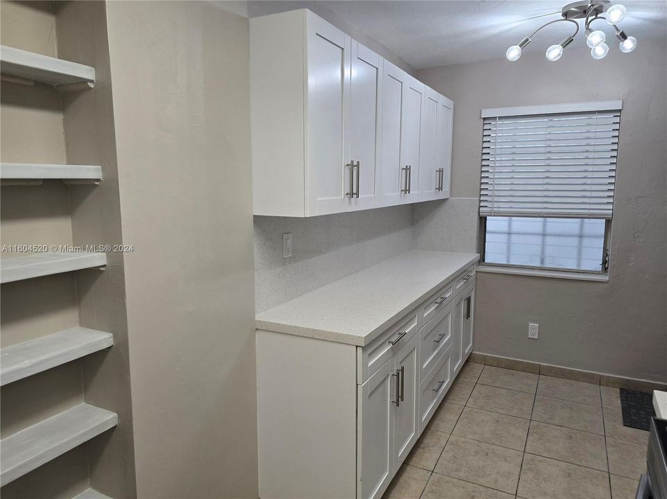 For Rent: $1,950 (1 beds, 1 baths, 560 Square Feet)