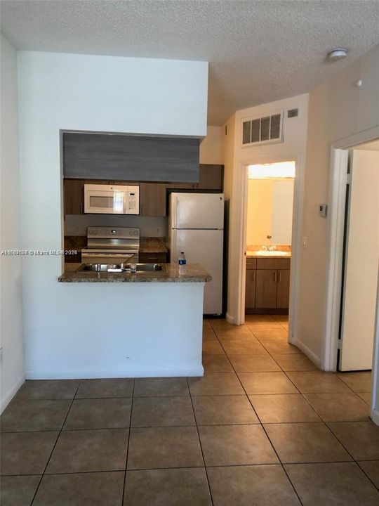 Recently Rented: $2,000 (1 beds, 1 baths, 715 Square Feet)