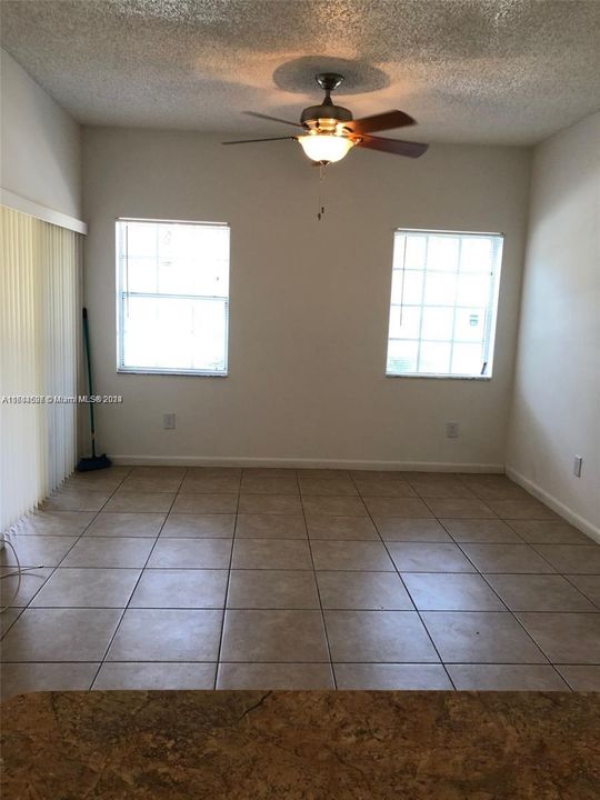 For Rent: $2,000 (1 beds, 1 baths, 715 Square Feet)