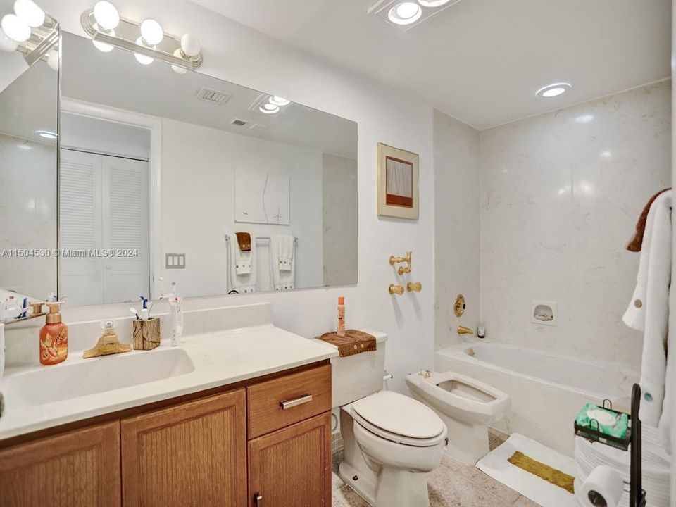 For Sale: $450,000 (2 beds, 3 baths, 1960 Square Feet)