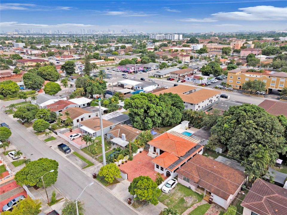 For Sale: $750,000 (3 beds, 3 baths, 1469 Square Feet)