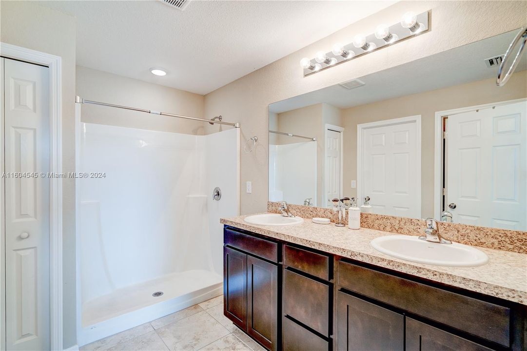 For Sale: $347,501 (2 beds, 2 baths, 1551 Square Feet)