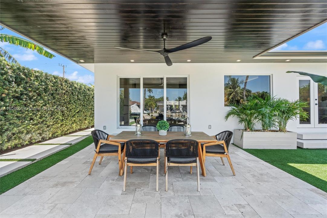 For Sale: $3,750,000 (5 beds, 3 baths, 2302 Square Feet)