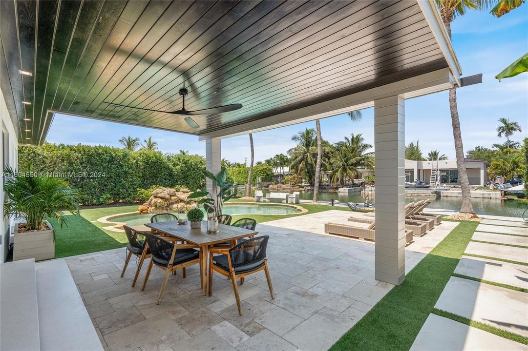 For Sale: $3,750,000 (5 beds, 3 baths, 2302 Square Feet)