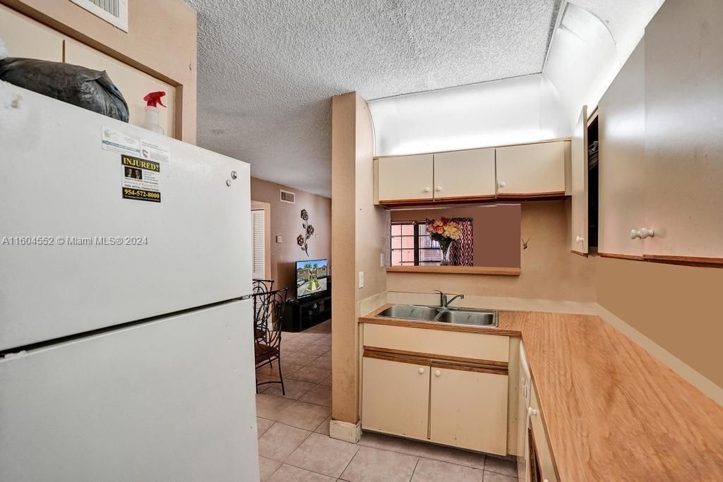 For Sale: $225,000 (2 beds, 2 baths, 820 Square Feet)