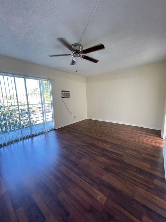 For Sale: $97,000 (1 beds, 1 baths, 720 Square Feet)
