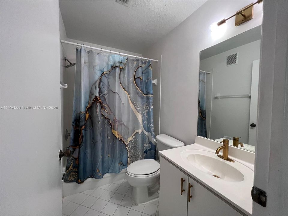 Active With Contract: $1,800 (2 beds, 2 baths, 815 Square Feet)