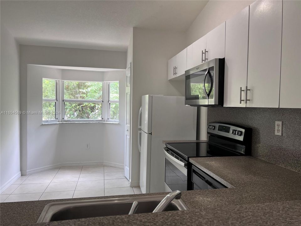 Active With Contract: $1,800 (2 beds, 2 baths, 815 Square Feet)