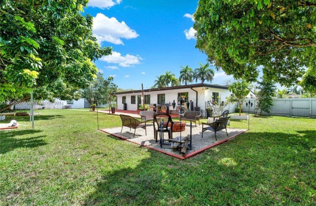 En Venta: $769,900 (4 camas, 3 baños, 1930 Pies cuadrados)