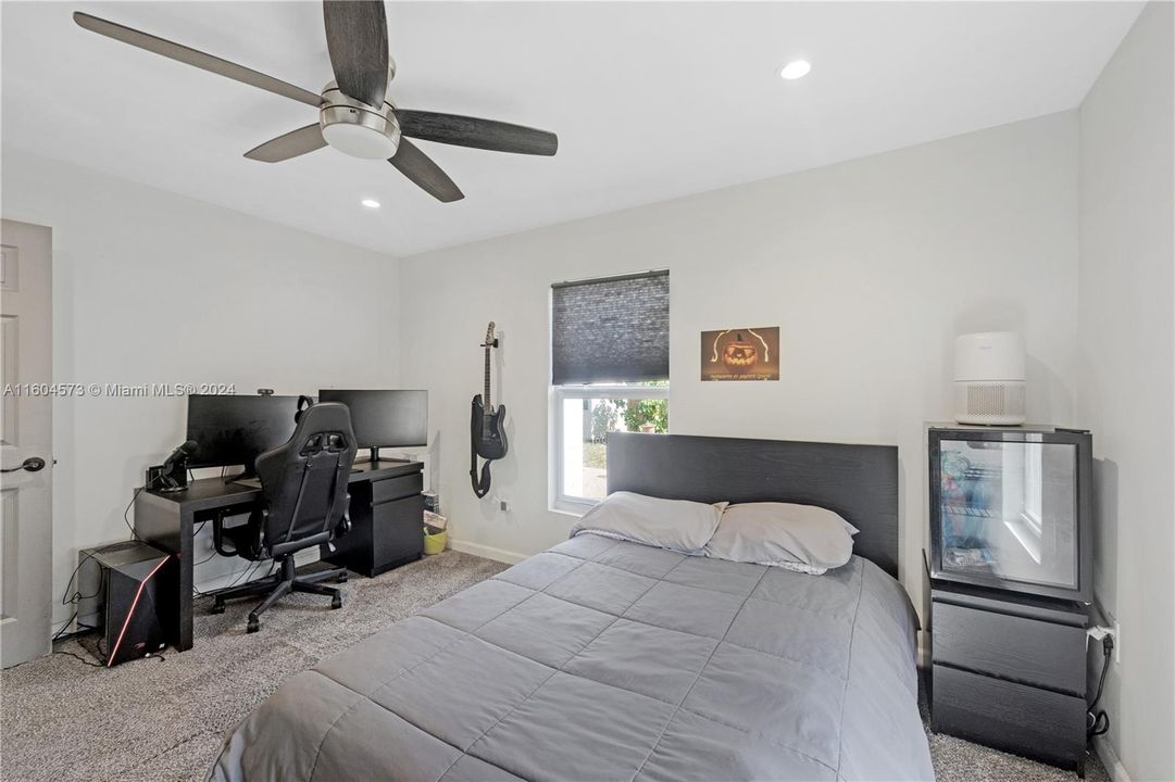 Active With Contract: $499,900 (3 beds, 2 baths, 1470 Square Feet)