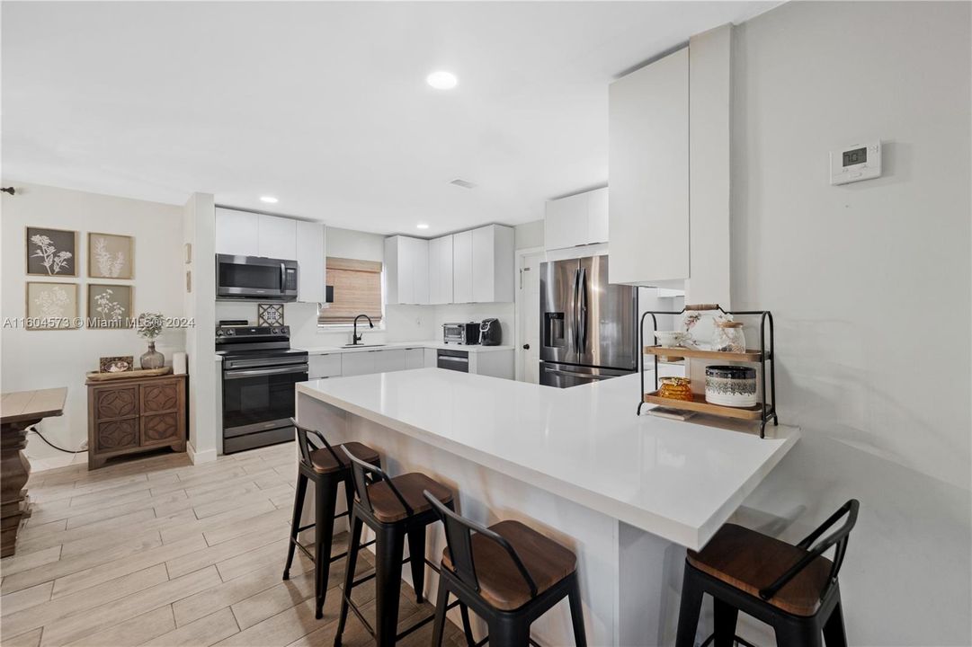 Active With Contract: $499,900 (3 beds, 2 baths, 1470 Square Feet)