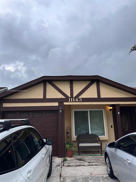 Active With Contract: $3,150 (3 beds, 2 baths, 1116 Square Feet)