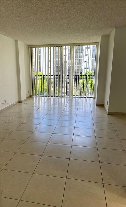 For Rent: $2,000 (1 beds, 1 baths, 767 Square Feet)