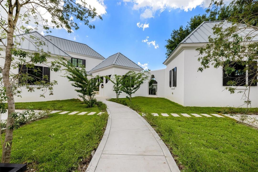 For Sale: $2,899,000 (3 beds, 3 baths, 2525 Square Feet)