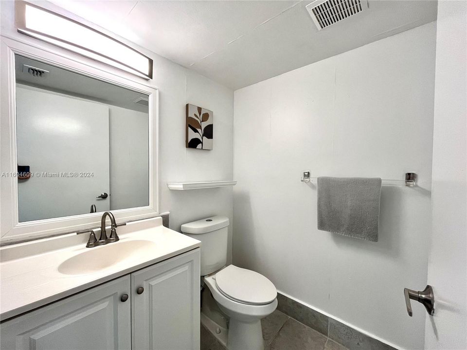 Active With Contract: $227,000 (2 beds, 1 baths, 1032 Square Feet)