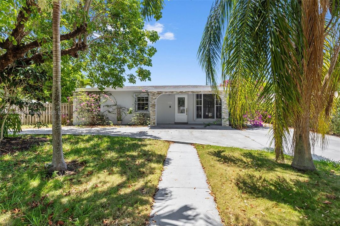 Active With Contract: $699,000 (4 beds, 2 baths, 1728 Square Feet)