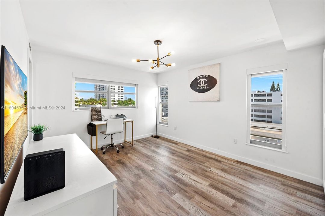 For Sale: $450,000 (2 beds, 2 baths, 821 Square Feet)