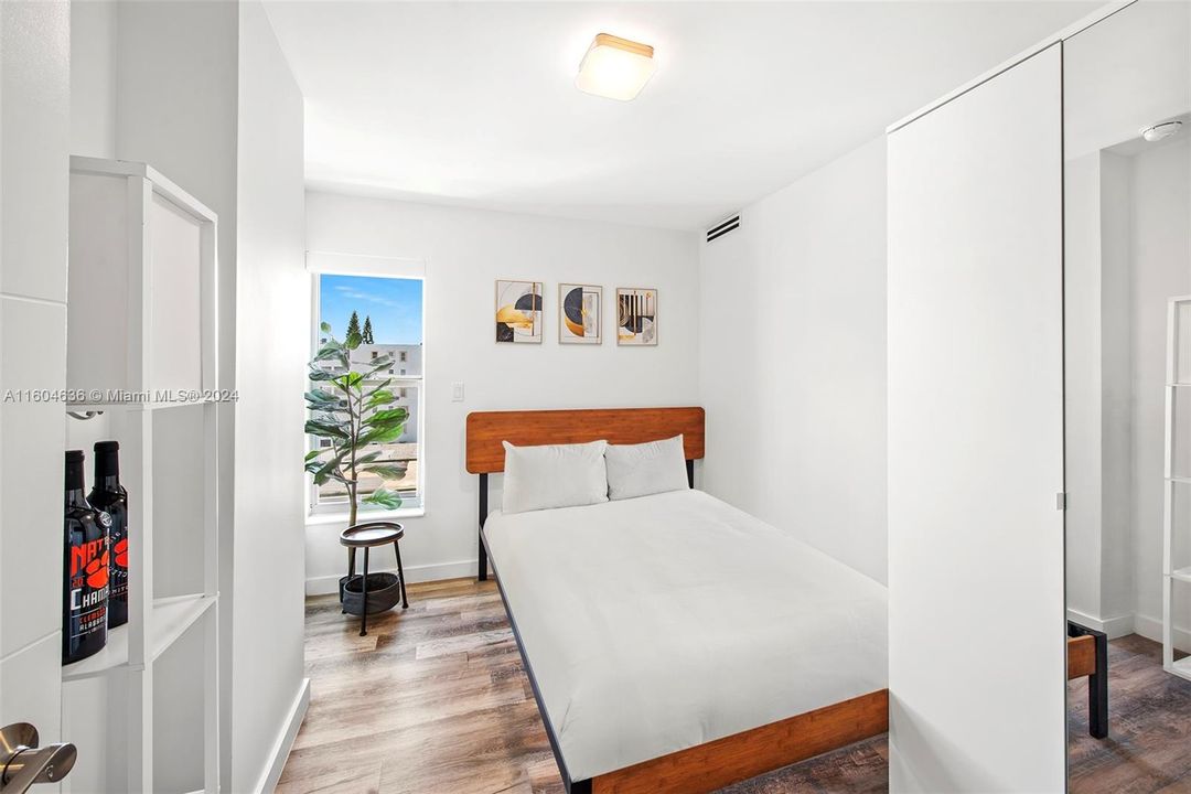 For Sale: $450,000 (2 beds, 2 baths, 821 Square Feet)