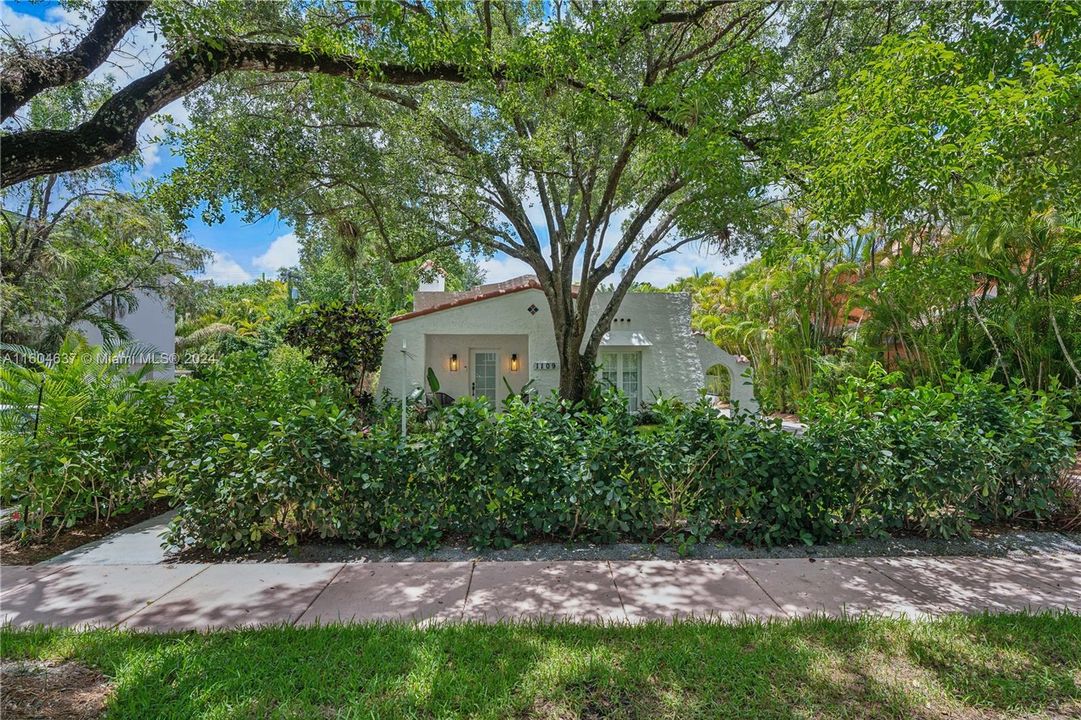 For Sale: $2,350,000 (3 beds, 3 baths, 1918 Square Feet)