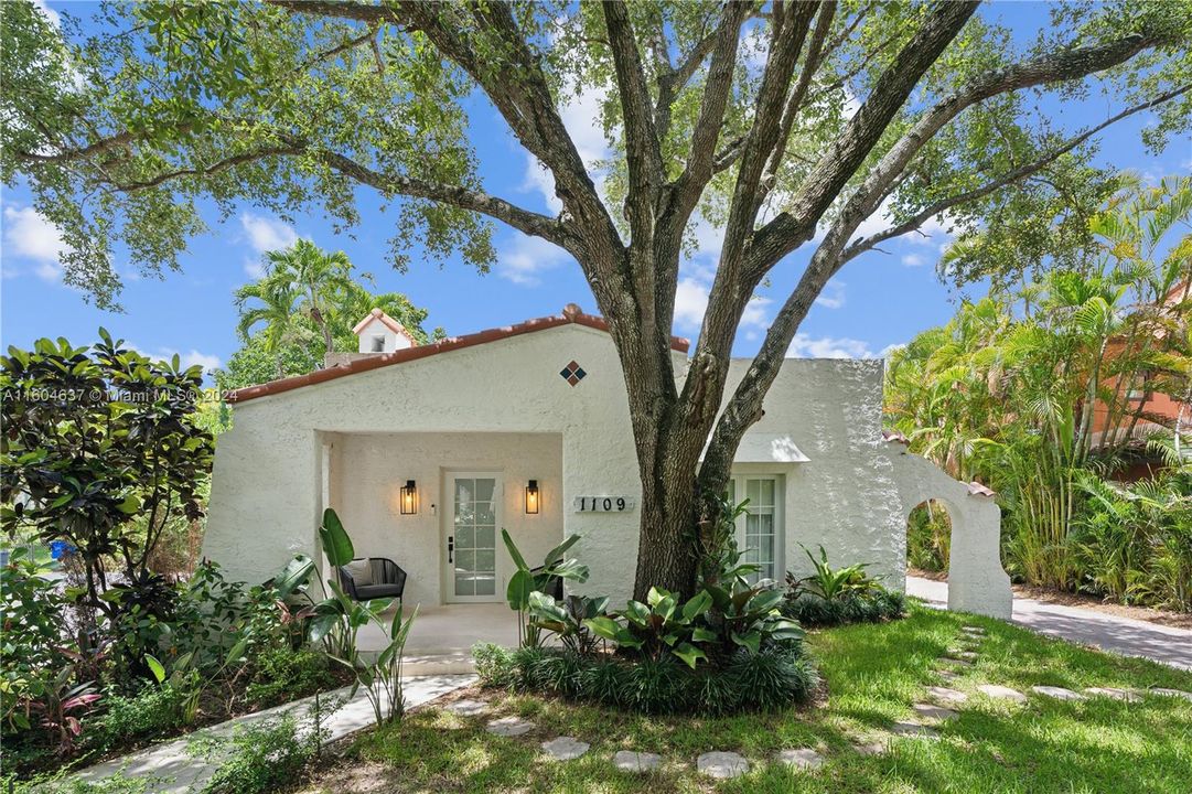 For Sale: $2,350,000 (3 beds, 3 baths, 1918 Square Feet)