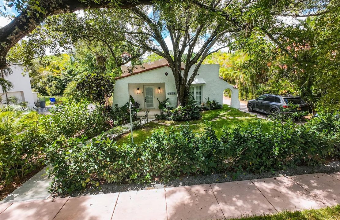 For Sale: $2,350,000 (3 beds, 3 baths, 1918 Square Feet)