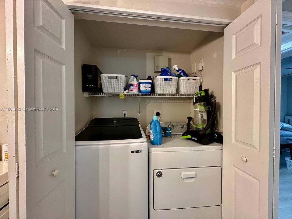 For Rent: $2,400 (2 beds, 1 baths, 850 Square Feet)