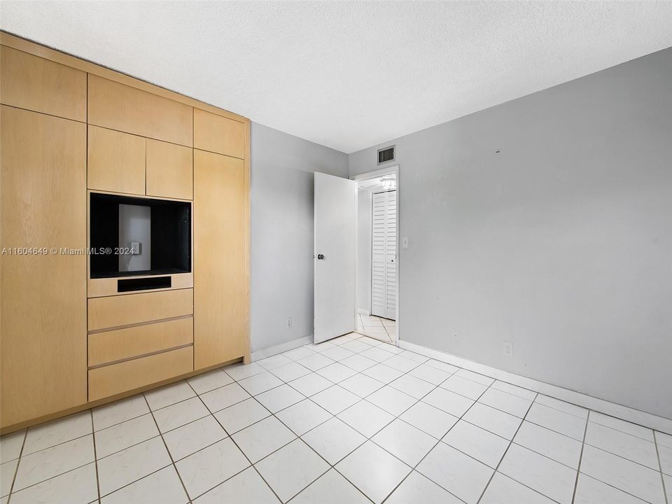 Recently Rented: $1,800 (2 beds, 2 baths, 1092 Square Feet)