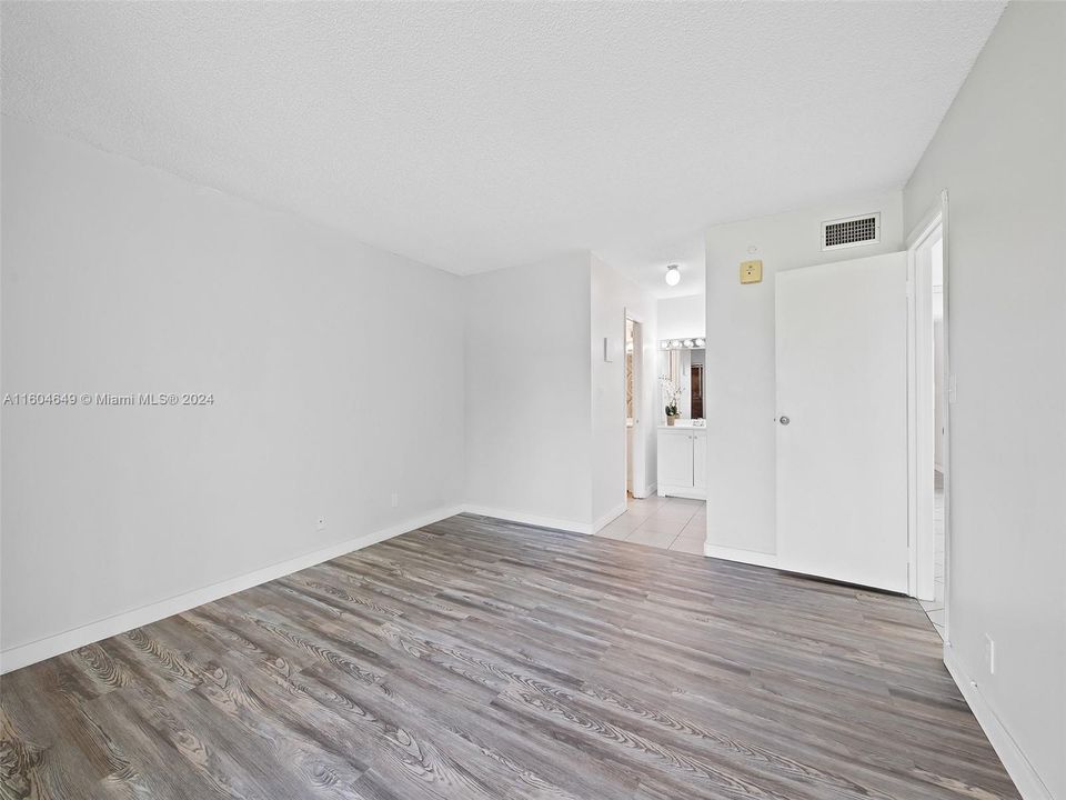 For Rent: $2,000 (2 beds, 2 baths, 1092 Square Feet)