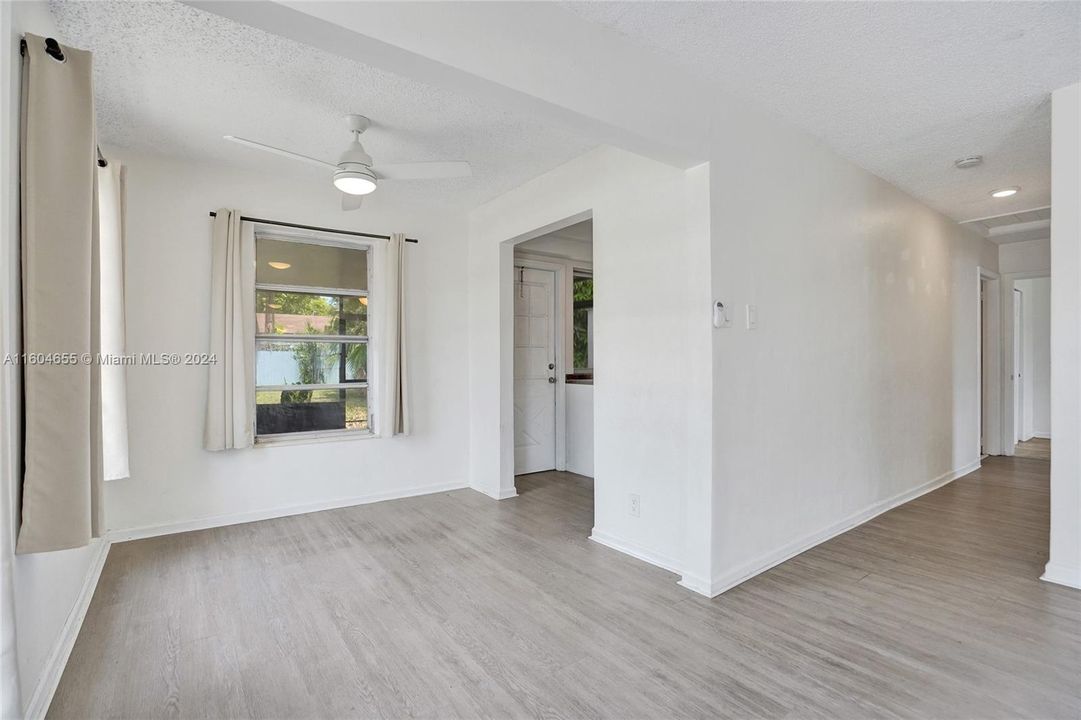 For Sale: $415,000 (2 beds, 1 baths, 1067 Square Feet)