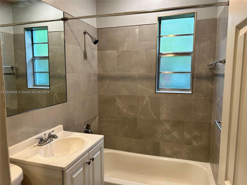 Recently Sold: $335,000 (1 beds, 1 baths, 665 Square Feet)