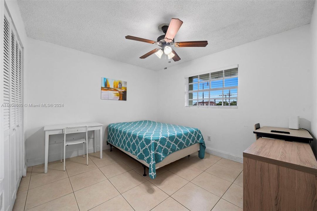 For Sale: $260,000 (2 beds, 1 baths, 896 Square Feet)