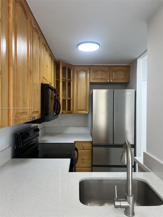 Active With Contract: $2,100 (1 beds, 1 baths, 746 Square Feet)