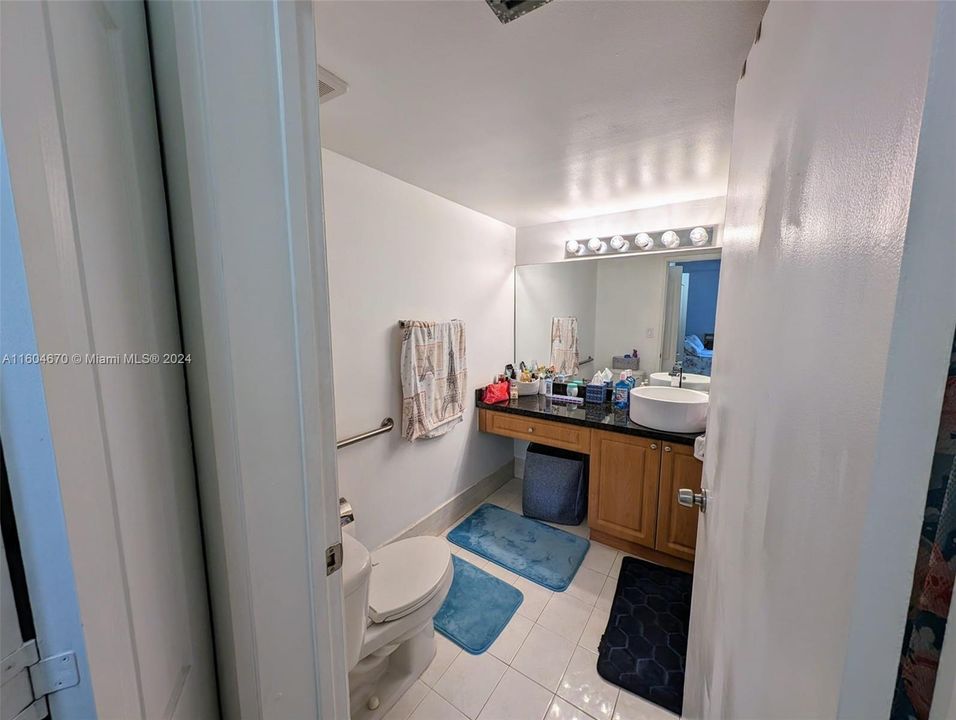 For Sale: $322,000 (1 beds, 1 baths, 899 Square Feet)