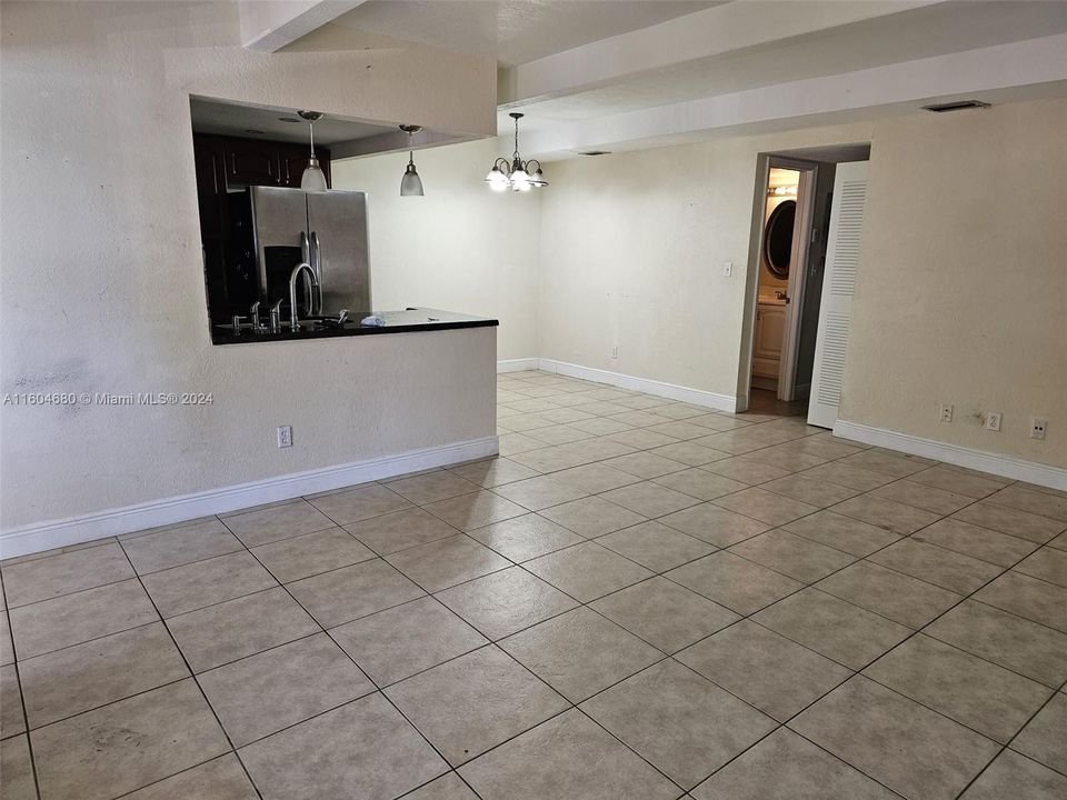 For Sale: $199,000 (2 beds, 2 baths, 905 Square Feet)