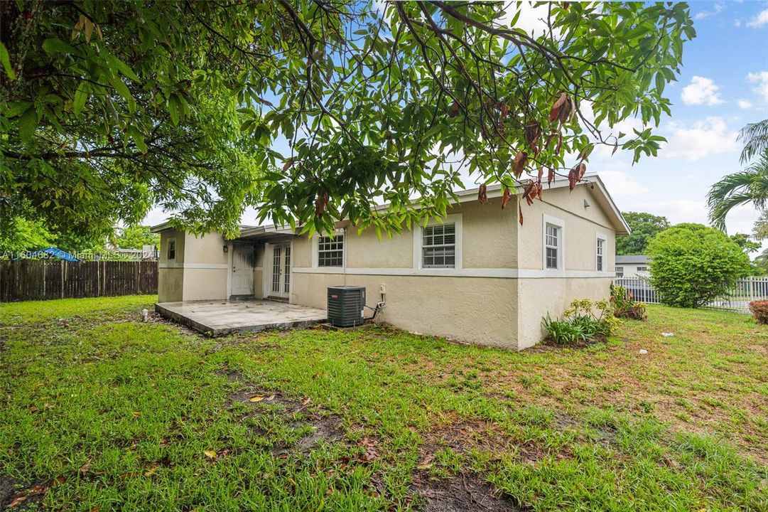 Active With Contract: $472,000 (4 beds, 2 baths, 1104 Square Feet)