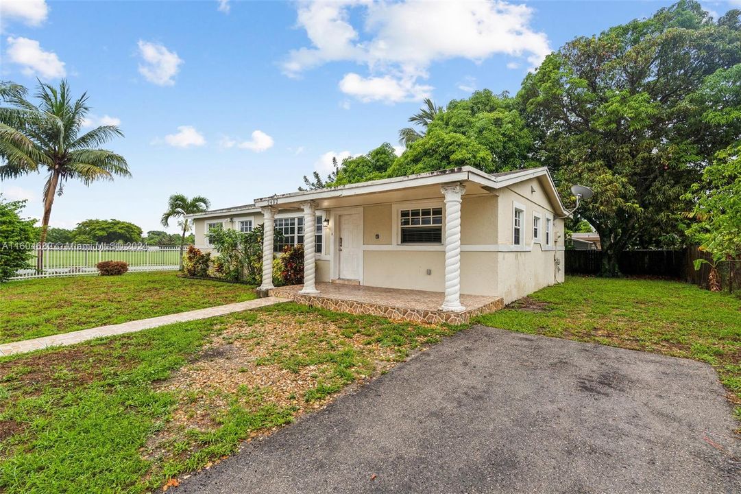 Active With Contract: $472,000 (4 beds, 2 baths, 1104 Square Feet)