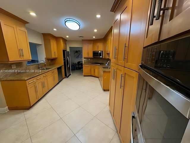 En Venta: $1,125,000 (4 camas, 3 baños, 2580 Pies cuadrados)