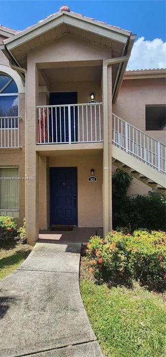 For Rent: $1,900 (1 beds, 1 baths, 778 Square Feet)